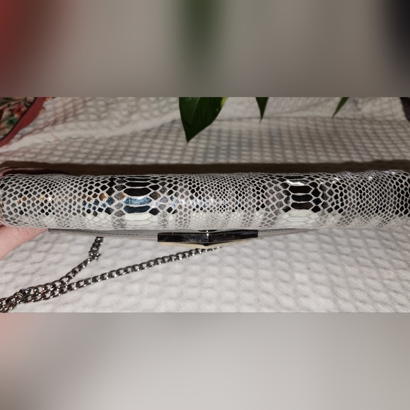 đWHBM printed metallic snake clutch - Picture 10 of 16